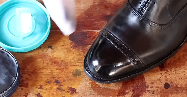 HOW TO POLISH SHOES