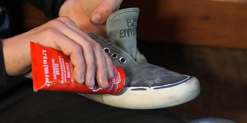 How To Use Shoe Goo To Repair Soles FI
