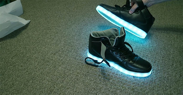 How to change the batteries in LED shoes